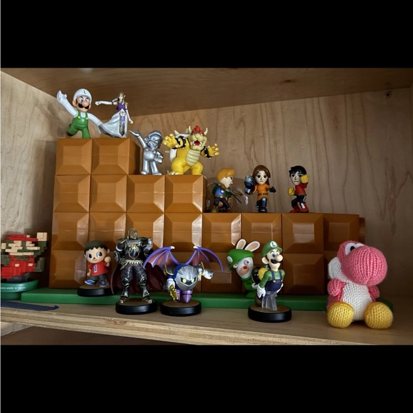 Amiibo Lot Of 14 and Display Stand Yoshi Mario Smash Bros Bowser Luigi